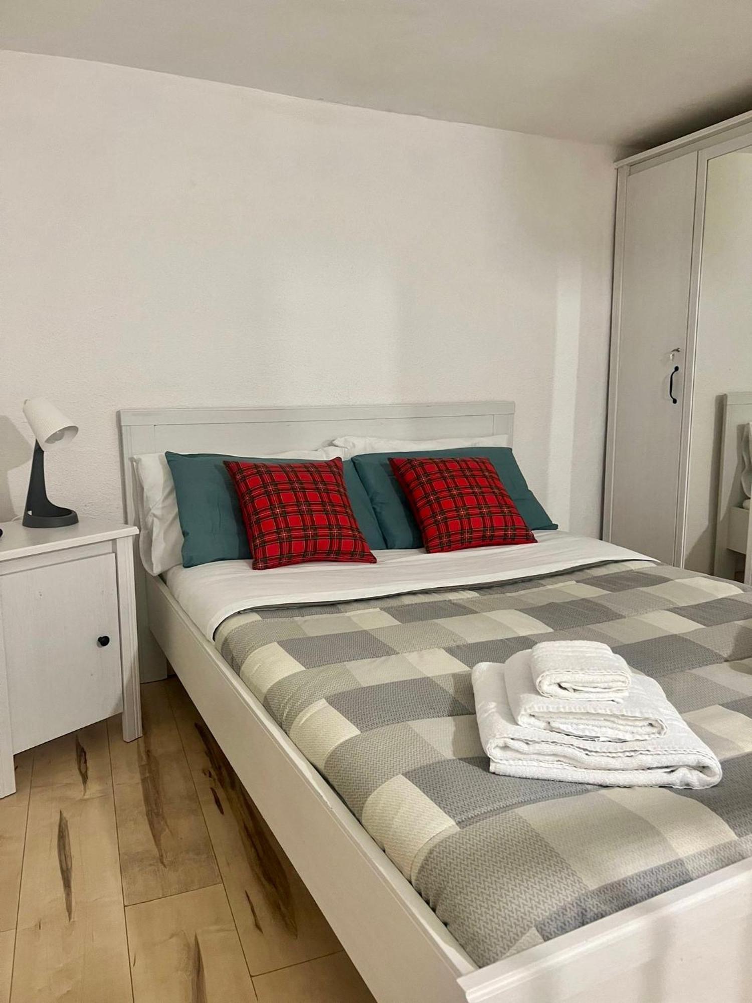 Santa Chiara Apartment *